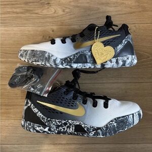 Nike Kobe 9 EM Low ‘Mambacita’ (kids sizes)FV3607-002 Black/White/Metallic Gold